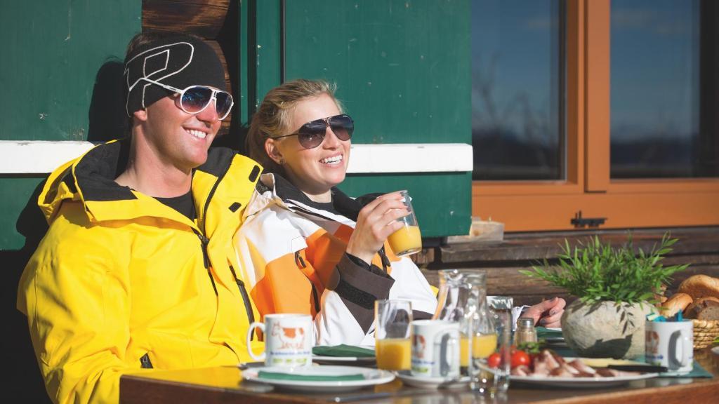 Dachstein West Hotel Gmbh-Kirchenwirt Russbach Russbach am Pass Gschuett Ngoại thất bức ảnh